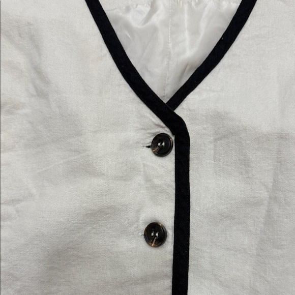 Tahari Ivory Vest with Ebony Edging - Picture 4 of 5